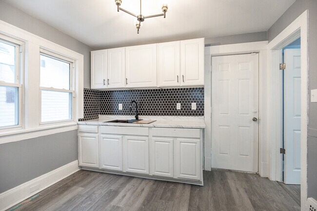 Foto del edificio - 10315 Gay Ave