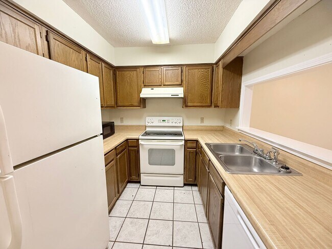 Foto del edificio - 2 Bedroom Townhome Near Scenic Hills