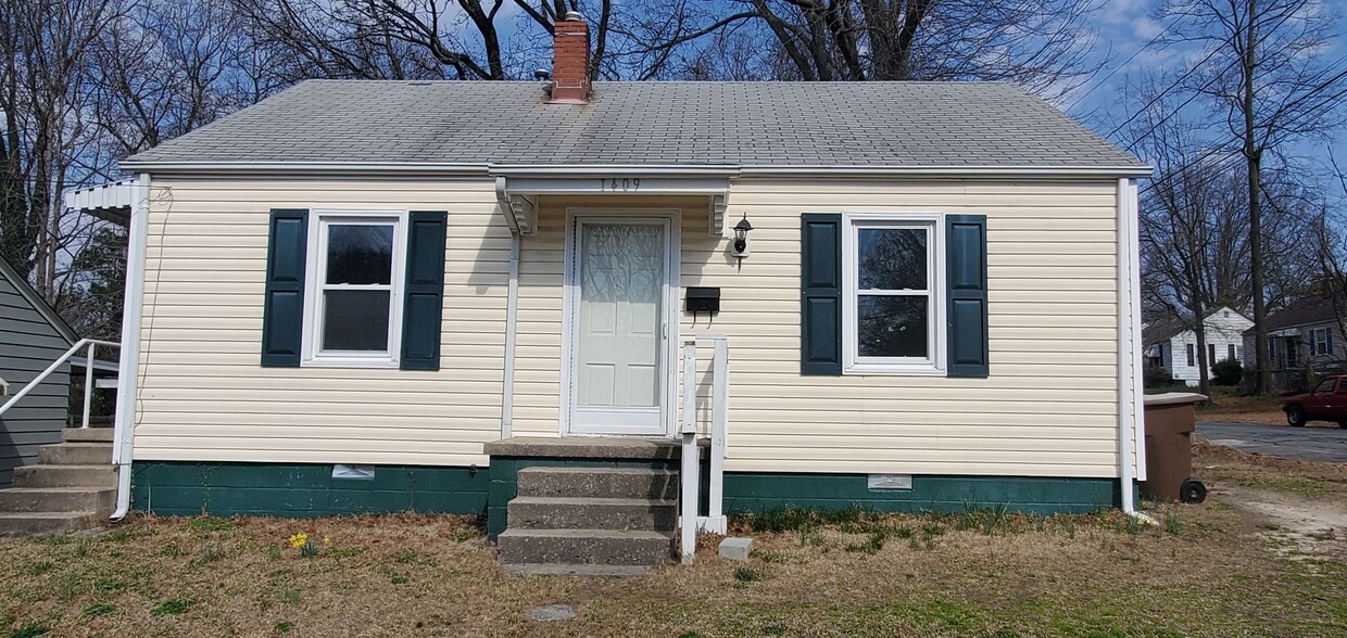 Primary Photo - 2 Bedroom House