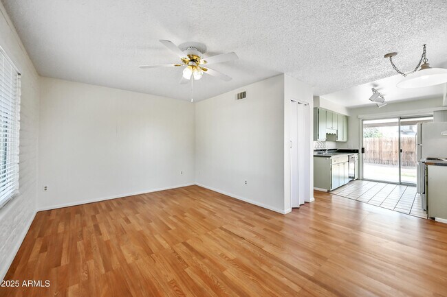 Foto del edificio - 356 N CHIPPEWA Pl
