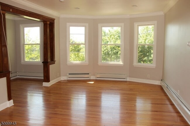 Building Photo - 420 Lakeview Ave