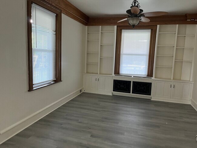 Sala de estar - 122 E 4th St