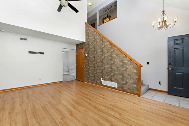 Building Photo - 1137 Dean Dr