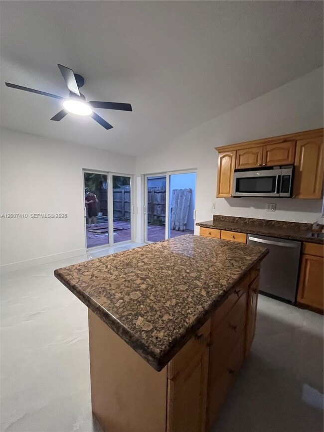 Foto del edificio - 10058 SW 156th Ct