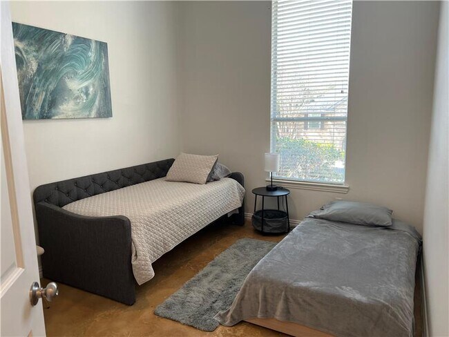 Foto del edificio - 1827 Mystic St