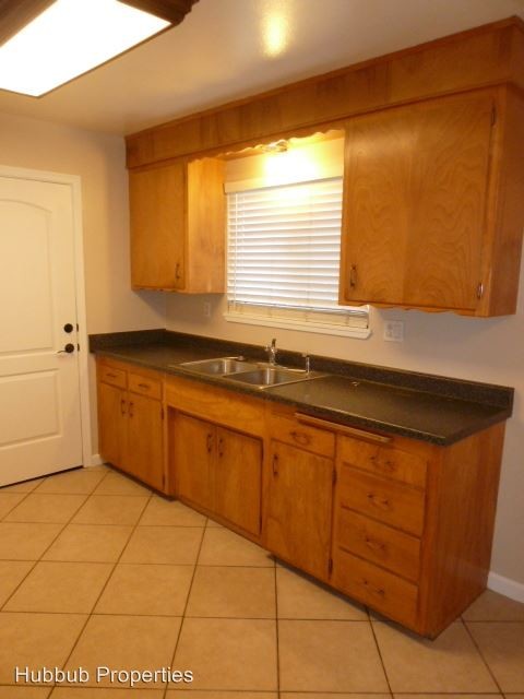 Building Photo - 3 br, 1 bath House - 2859 Robert Ct.