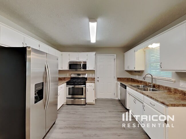 Building Photo - 1526 Amberwood Cir