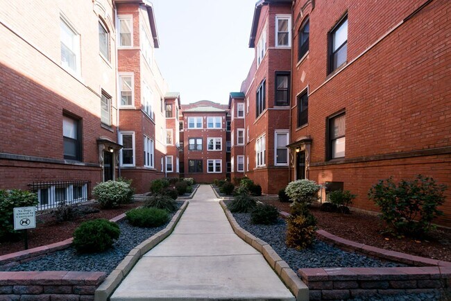Building Photo - 4426 N Wolcott Ave
