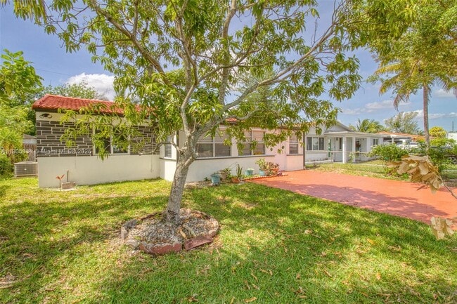 Building Photo - 6240 SW 22nd Ct