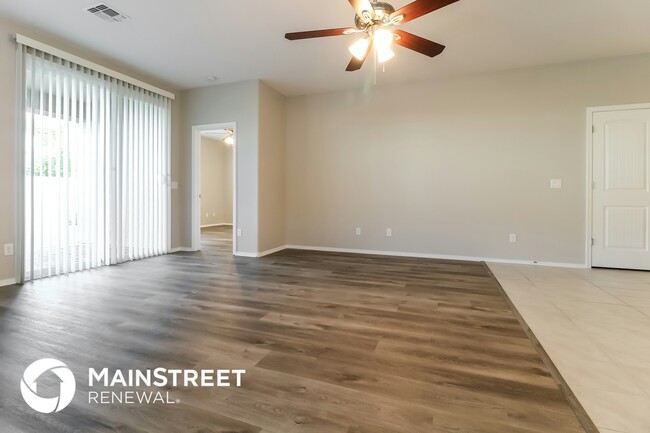 Foto del edificio - 25068 W Wayland Dr