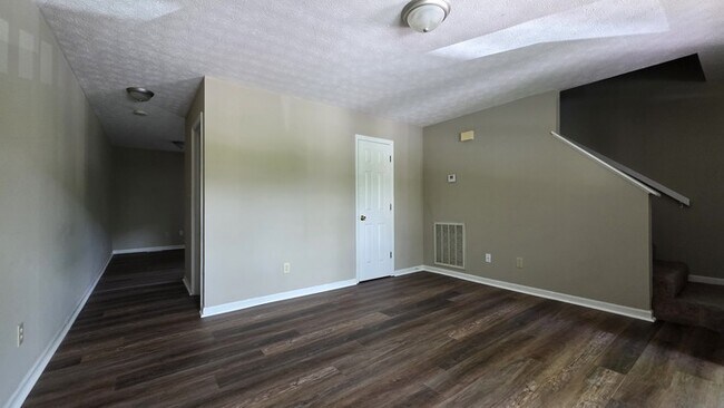 Foto del edificio - Townhouse in Mayflower Apartments