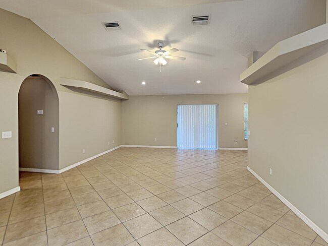 Building Photo - 17910 Simmons Rd