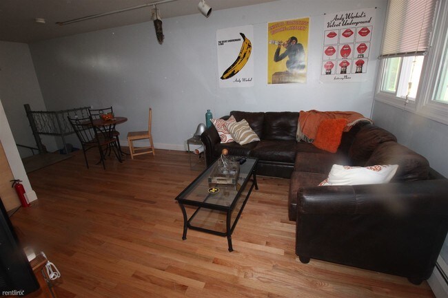 Building Photo - 3 br, 1 bath  - 908 Oakland Ave Apt 202