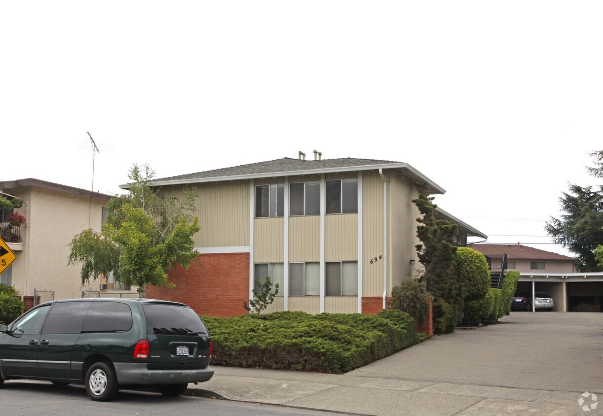 Building Photo - 694 Grand Coulee Ave