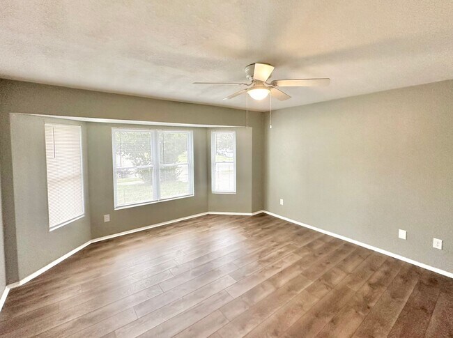 Building Photo - More Photos Coming Soon!