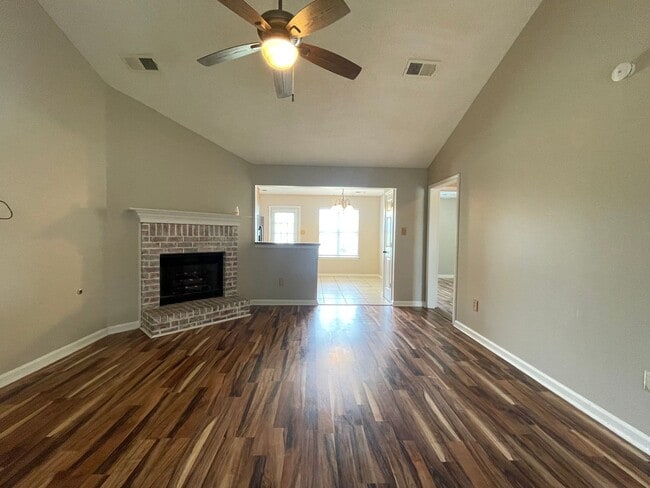 Building Photo - Adorable home, close to the casinos! Country living!