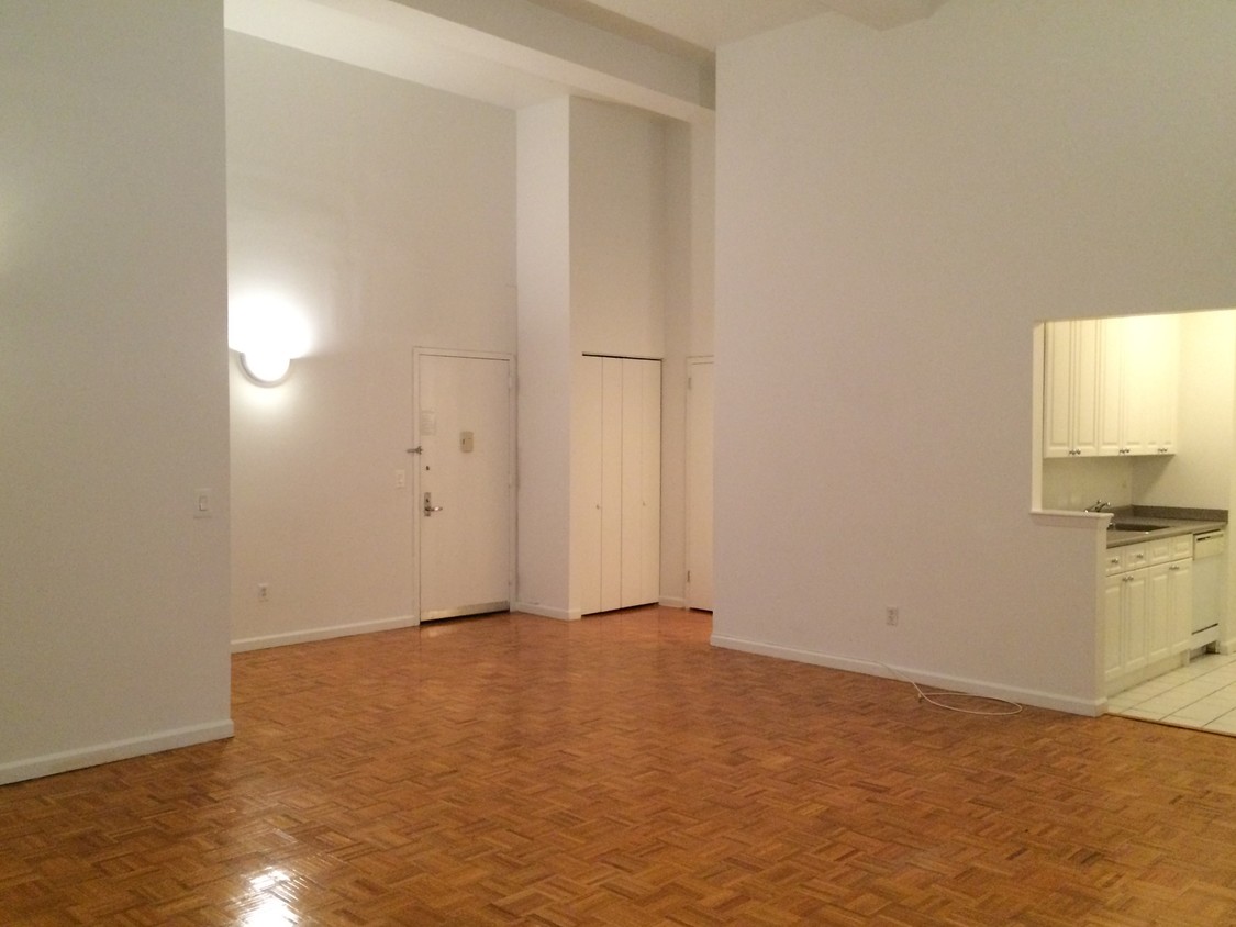 Primary Photo - 75 West St