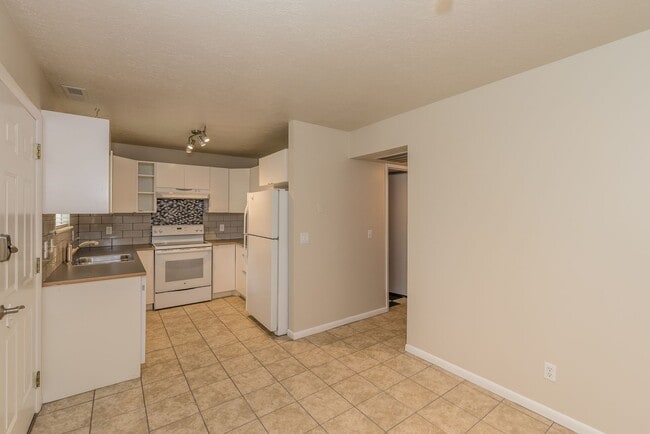 Building Photo - 2272 S 700 E