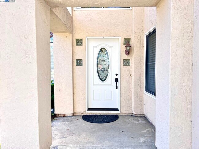 Foto del edificio - 6180 Lakeview Cir