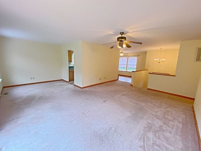 Building Photo - 29411 Petunia Dr