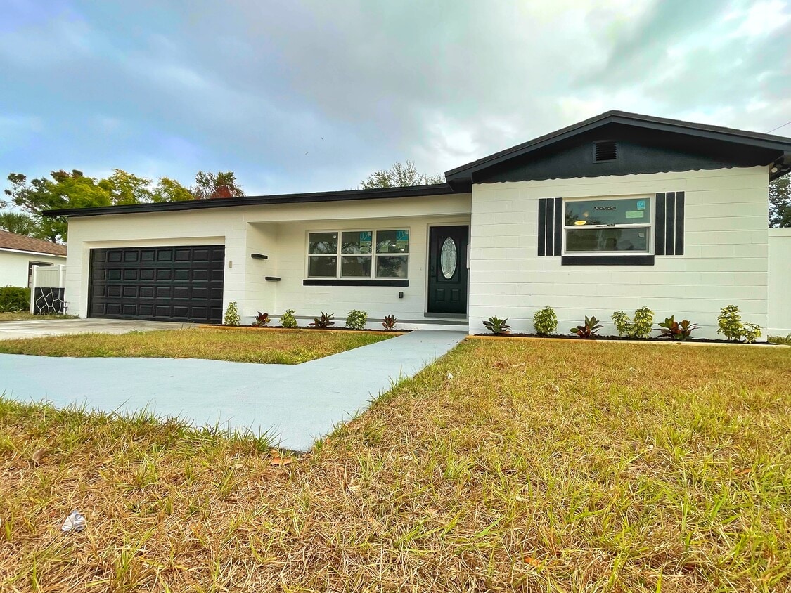 Foto principal - 2860 35th St S