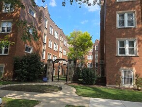 Building Photo - 4425 N Lawndale Ave