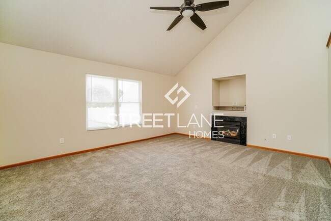 Building Photo - REDUCED!