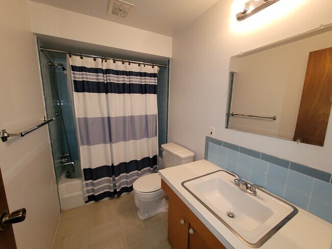 Foto del edificio - 114 Freeport Rd