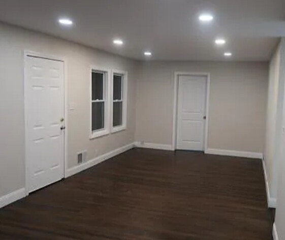 Building Photo - 18 Clayton Ave