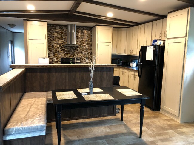 Foto del edificio - 23490 Pine Forest Dr
