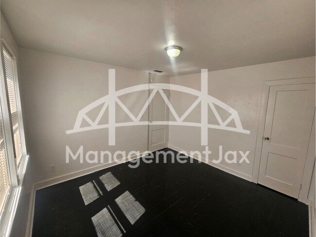 Building Photo - 1025 Powhattan St