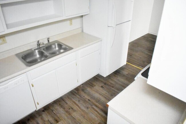 Building Photo - 303 Farside Dr. Apt 4 Rogersville, TN 37857