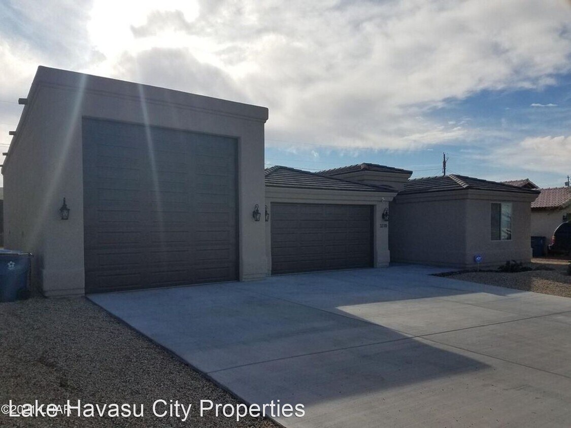 Foto principal - 3 br, 2 bath House - 3270 Chemehuevi Blvd