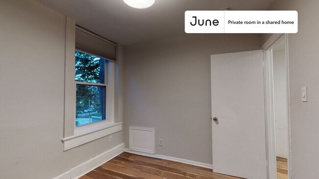 Foto del edificio - Private bedroom in 2 bed/1 bath Home