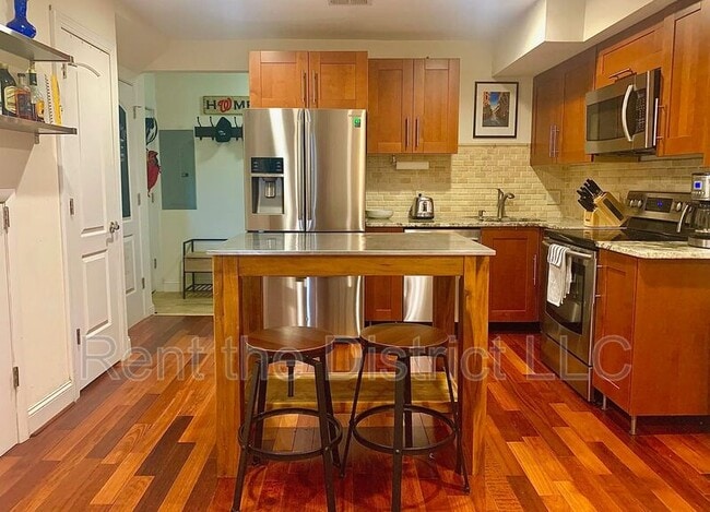 Foto del edificio - 1424 L St SE