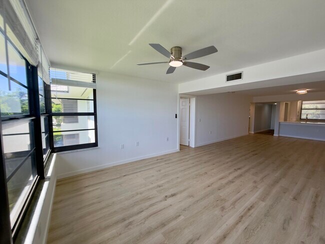 Foto del edificio - 3710 Whitehall Dr