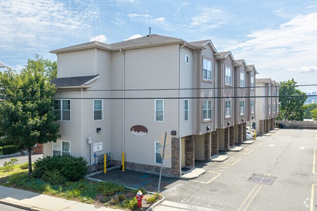 Building Photo - City View Townhouses