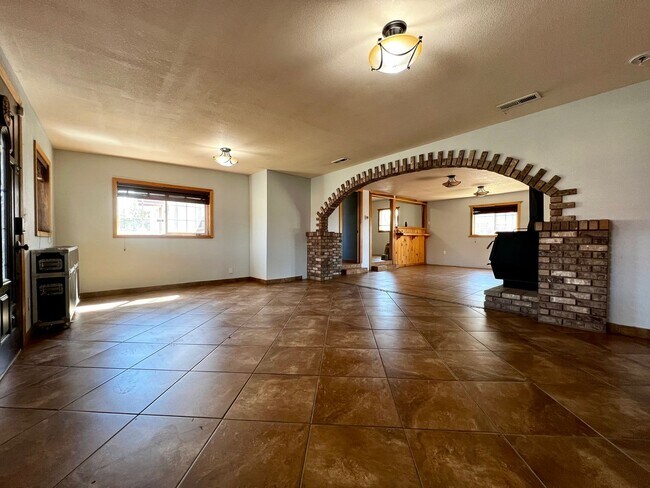 Foto del edificio - Non-Refundable & Security Deposit Total: $...
