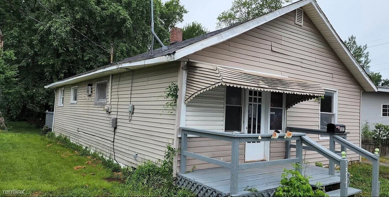 2 br, 1 bath House 1317 North Park Avenue House Rental in Herrin