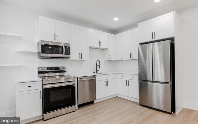 Building Photo - 1801 Otis St NE