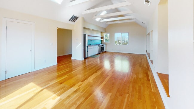 Building Photo - 2043 7th Ave