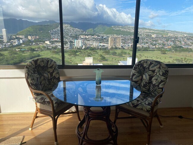 Foto del edificio - 30 DAY MINIMUM - FULLY FURNISHED ALL UTILI...