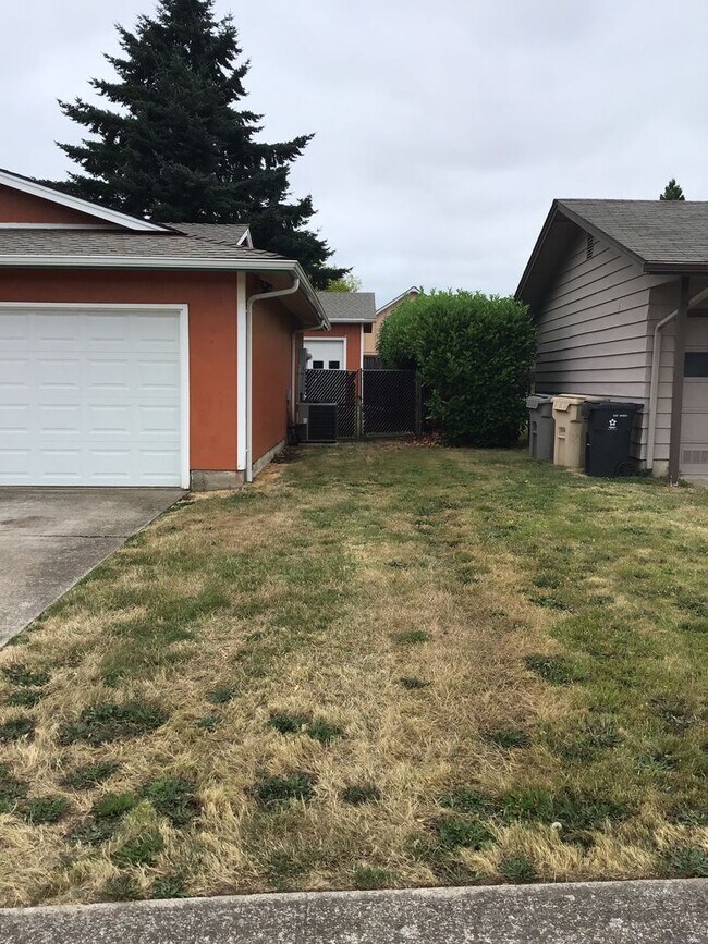 Building Photo - Large 2 bed 1 Bath