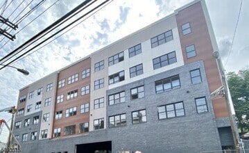Building Photo - 216 Paterson St