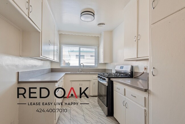 Foto del edificio - ~1 Week FREE~ Stunning, Spacious One Bedro...