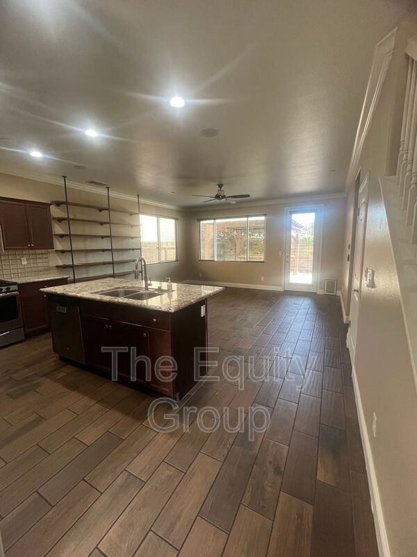 Building Photo - 3921 W Payson Ave