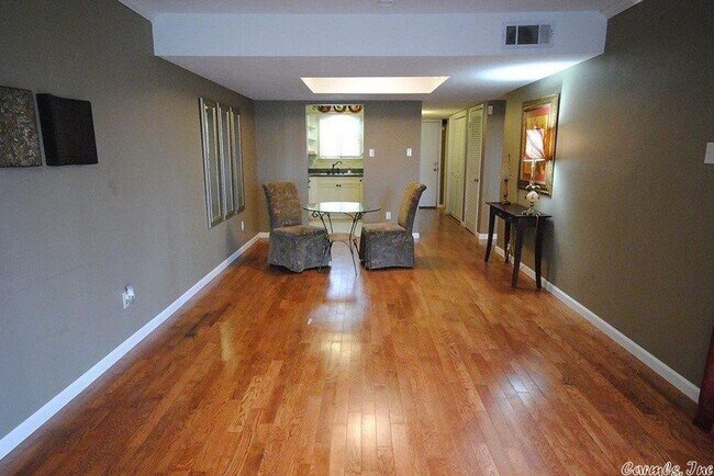 Foto del edificio - 12100 Rainwood Rd
