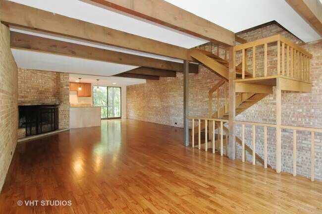 Foto del edificio - 466 W Russell St