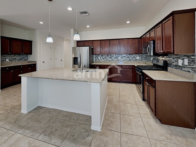Building Photo - 1021 E Lumberjack Trail