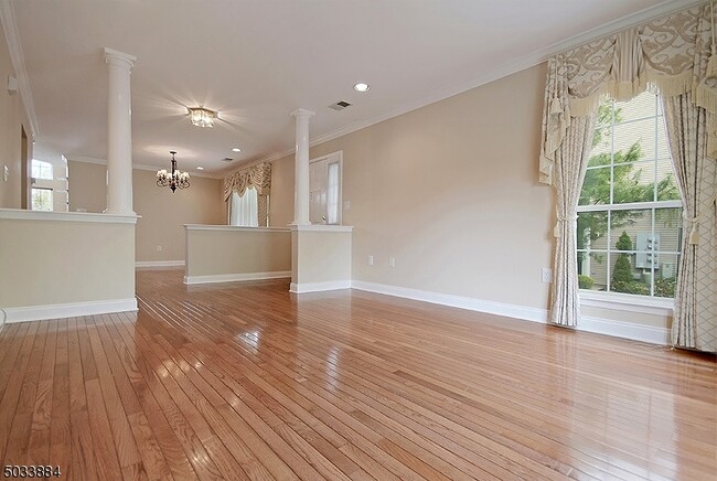 Building Photo - 42 Mayflower Dr